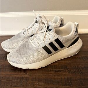 Adidas Swift Run 22 Women's Shoes Crystal White-CoreBlack-Gray Size 9 GV7969